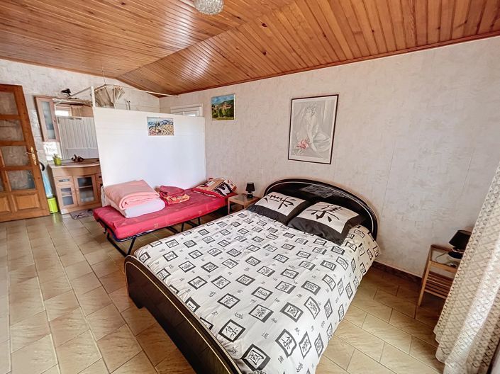 Image No.10-3 Bed House for sale