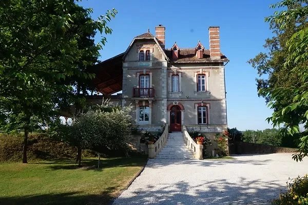 Image No.10-8 Bed House for sale