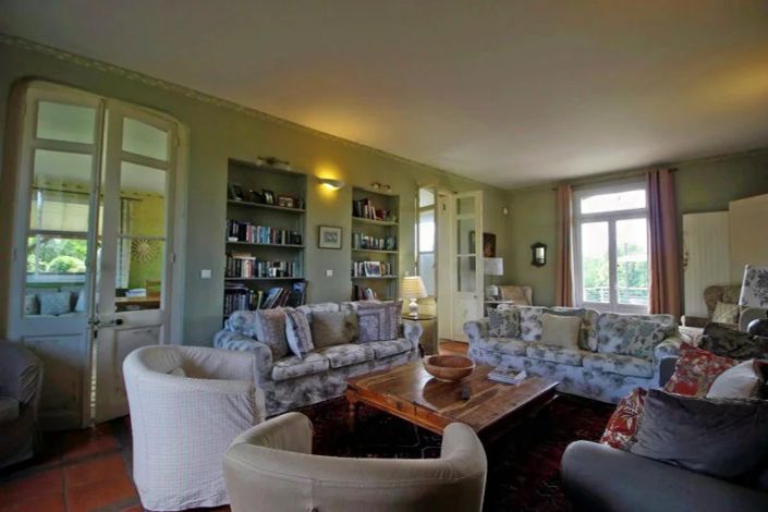 Image No.2-8 Bed House for sale