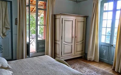 Image No.6-8 Bed House for sale