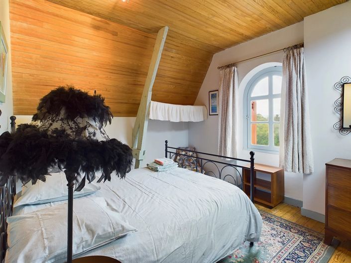 Image No.9-8 Bed House for sale