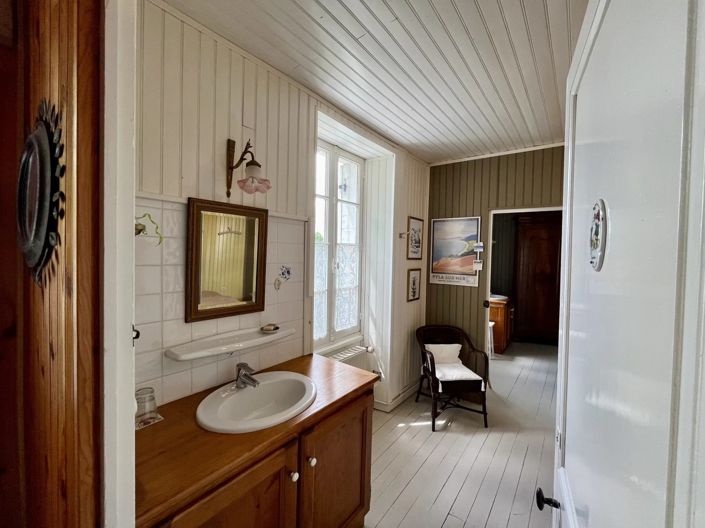 Image No.10-5 Bed House for sale