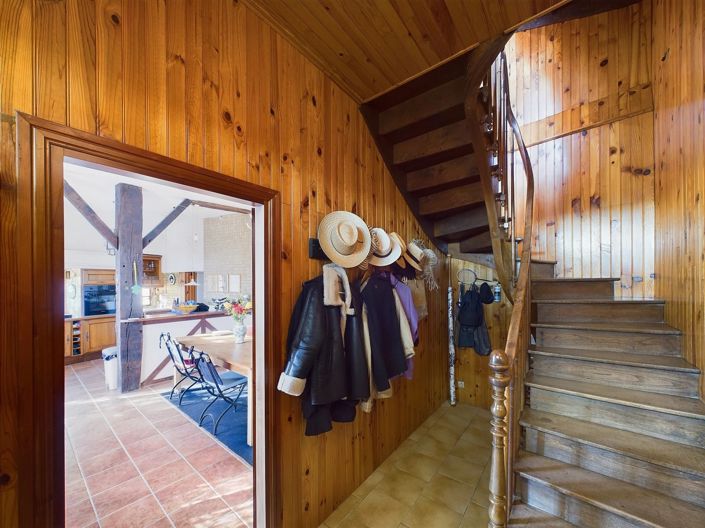 Image No.7-5 Bed House for sale