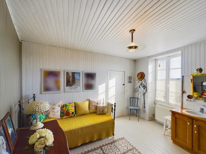 Image No.8-5 Bed House for sale