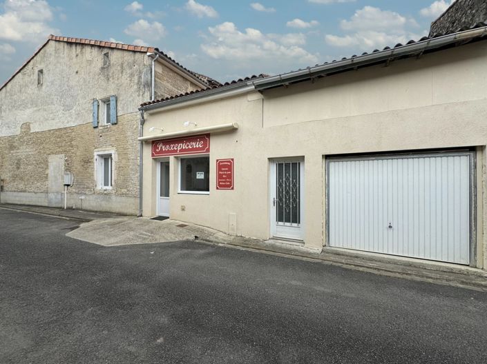 Image No.1-Maison à vendre à Paizay-Naudouin-Embourie