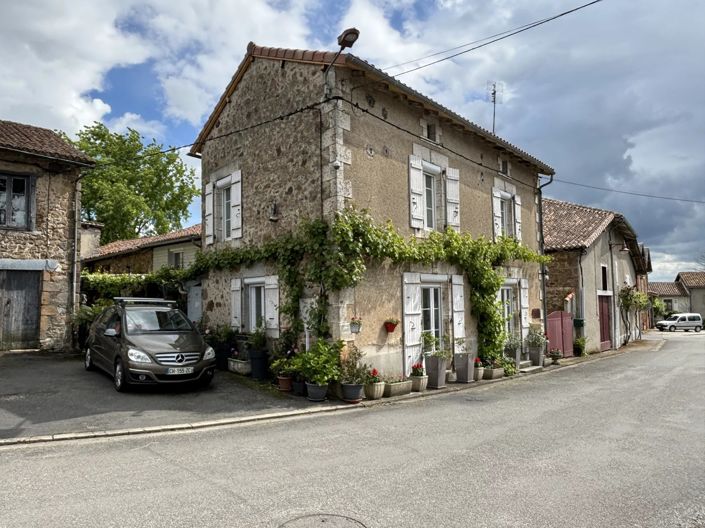Image No.1-Maison de 6 chambres à vendre à Confolens