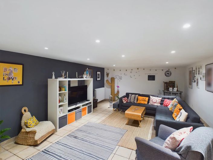 Image No.8-6 Bed Farmhouse for sale