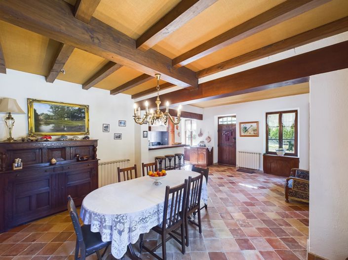 Image No.8-7 Bed House for sale