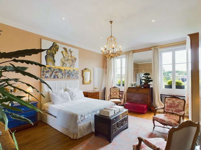 Image No.7-7 Bed House for sale