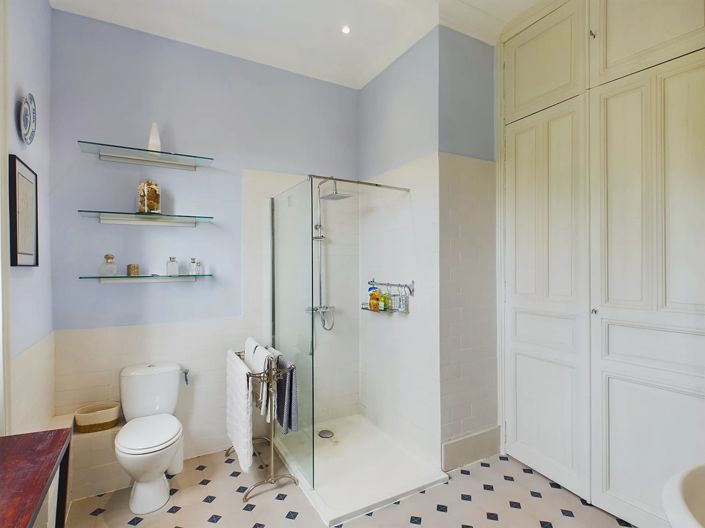 Image No.8-7 Bed House for sale