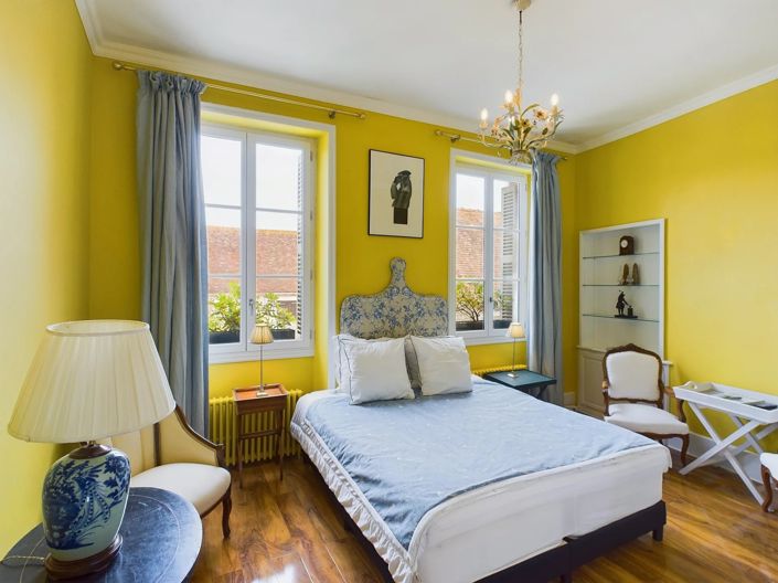 Image No.9-7 Bed House for sale