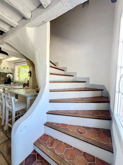 Image No.14-6 Bed House for sale