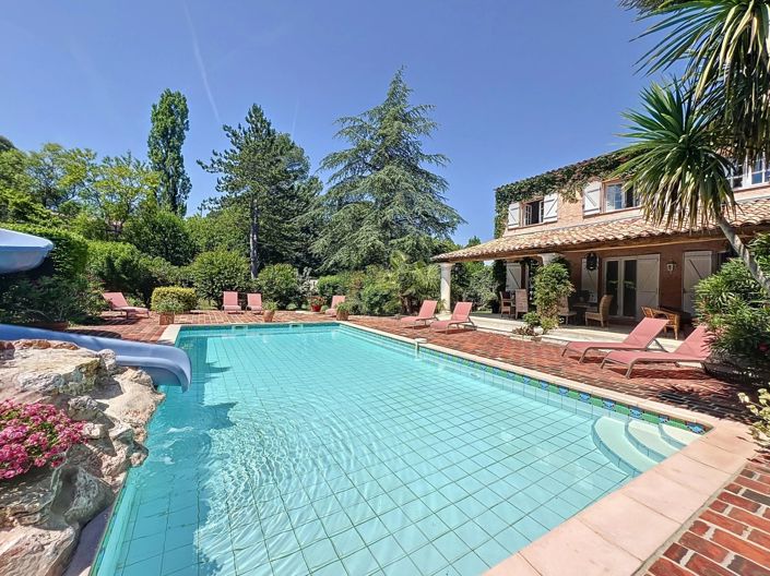 Image No.9-6 Bed House for sale