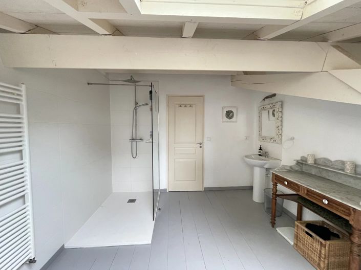 Image No.11-6 Bed House for sale