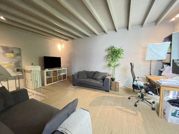 Image No.6-6 Bed House for sale