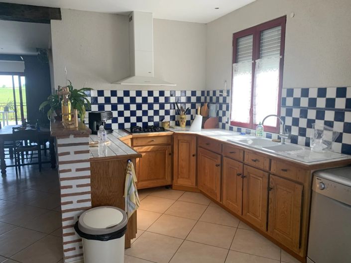 Image No.7-10 Bed House for sale