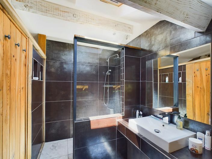 Image No.13-2 Bed House for sale