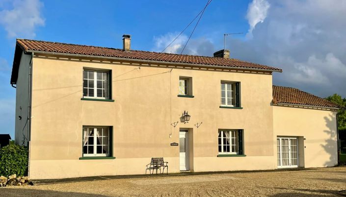 Image No.1-Maison de 4 chambres à vendre à Château-Garnier