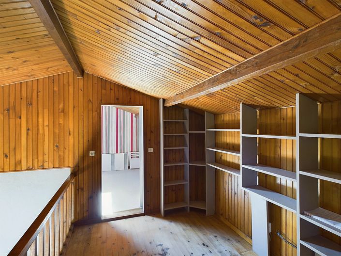 Image No.8-3 Bed House for sale