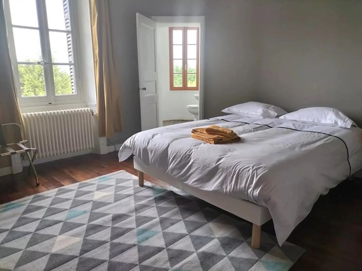 Image No.10-8 Bed House for sale