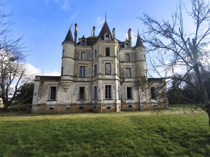 Image No.2-8 Bed House for sale