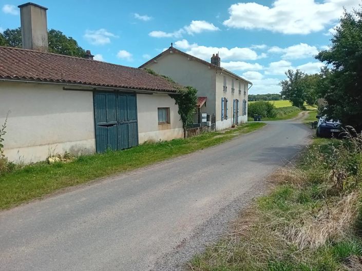 Image No.1-Maison de 4 chambres à vendre à Availles-Limouzine