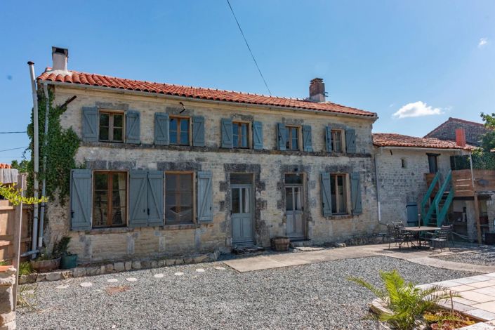 Image No.1-Maison de 4 chambres à vendre à Aigre