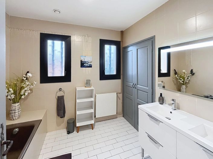 Image No.12-4 Bed House for sale