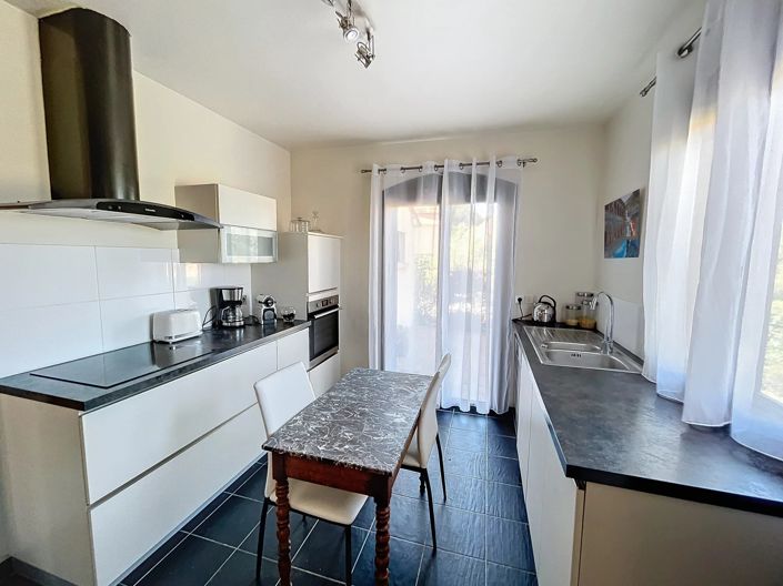 Image No.8-4 Bed House for sale