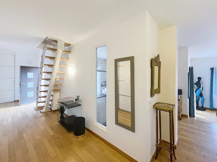 Image No.9-4 Bed House for sale