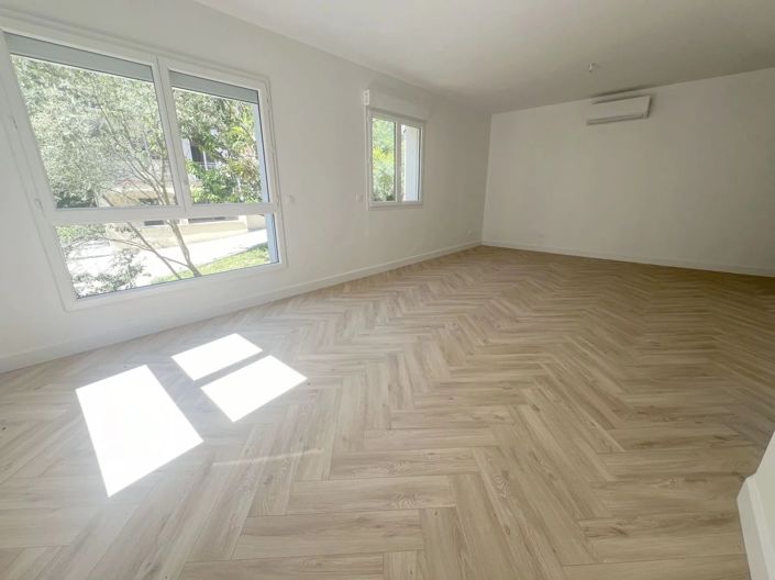 Image No.5-5 Bed House for sale