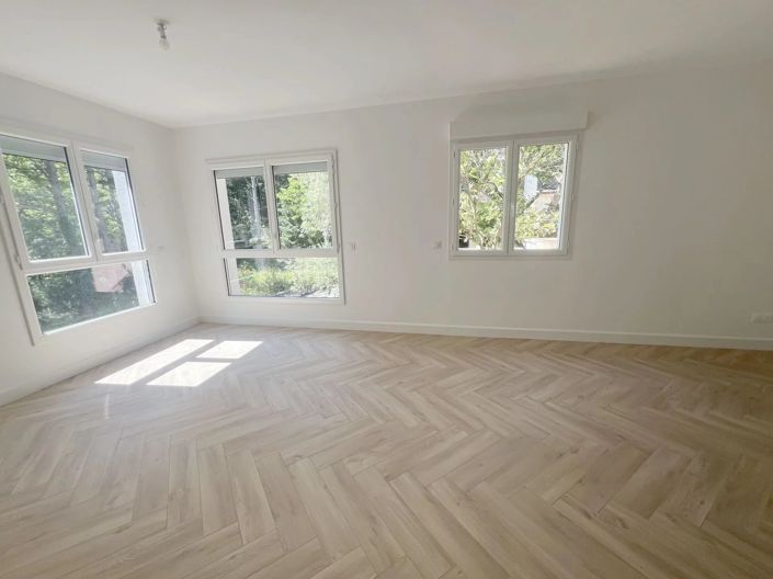 Image No.6-5 Bed House for sale