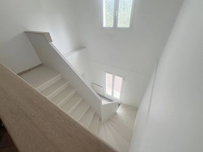 Image No.7-5 Bed House for sale