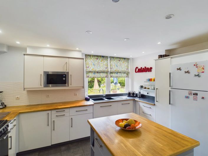 Image No.9-4 Bed House for sale