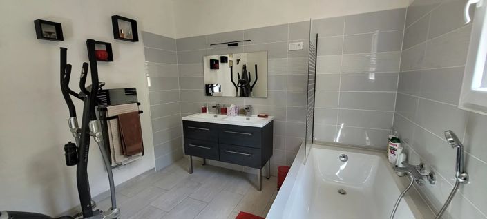 Image No.10-4 Bed House for sale