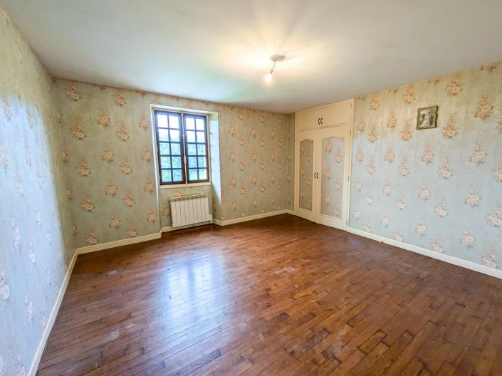 Image No.6-6 Bed House for sale