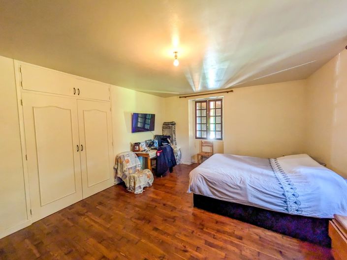 Image No.8-6 Bed House for sale