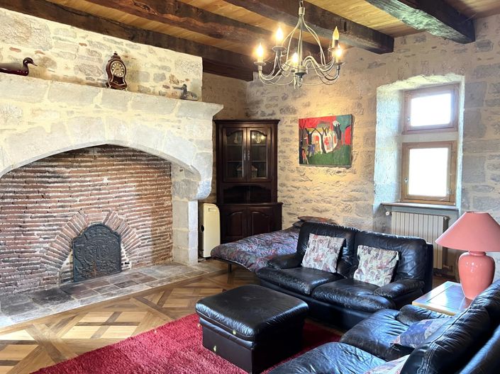 Image No.10-5 Bed House for sale