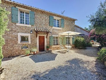 1 - Lorgues, Property