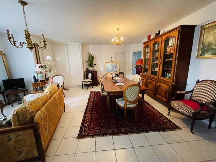 Image No.10-3 Bed House for sale