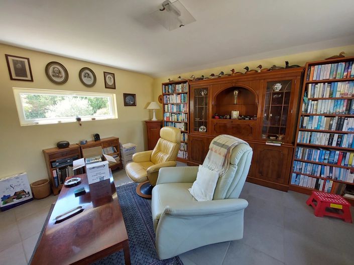 Image No.12-4 Bed House for sale