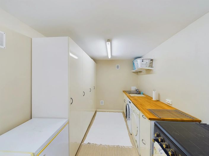 Image No.13-4 Bed House for sale