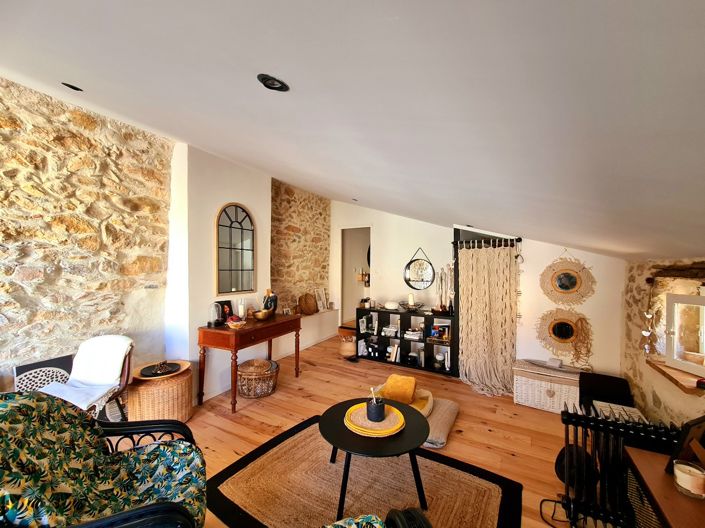 Image No.8-3 Bed House for sale