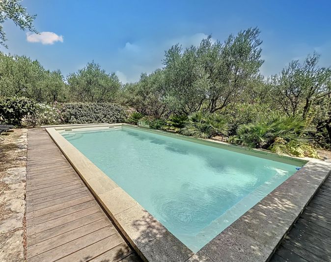 Image No.1-5 Bed House for sale