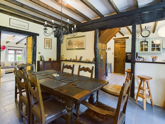 Image No.5-15 Bed House for sale