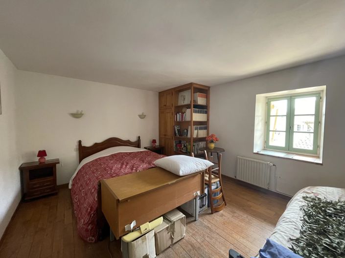 Image No.11-12 Bed House for sale