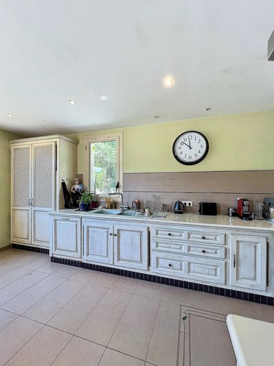 Image No.10-7 Bed House for sale