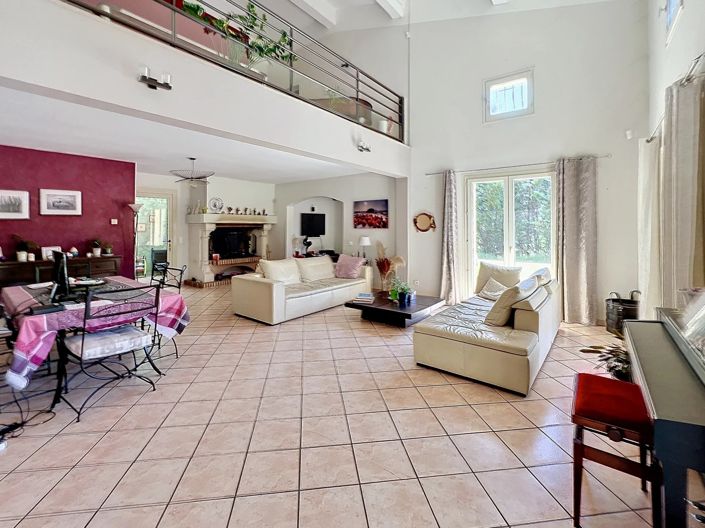 Image No.11-7 Bed House for sale