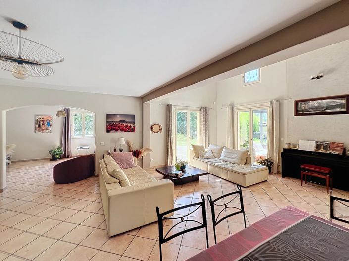 Image No.14-7 Bed House for sale