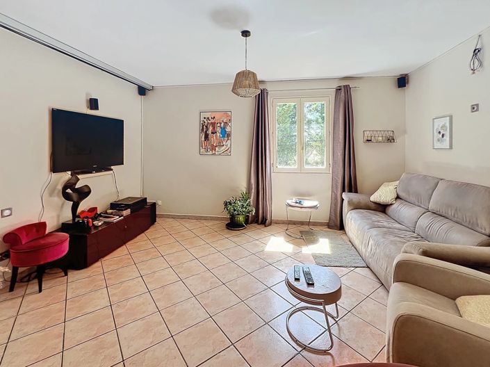 Image No.9-7 Bed House for sale